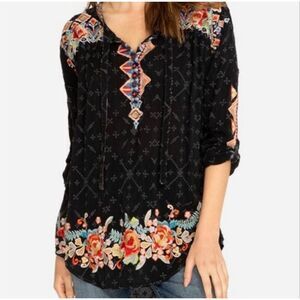 Johnny Was GINA EMBROIDERED LONG SLEEVE HIGH/LOW BLOUSE IN SANDED XS